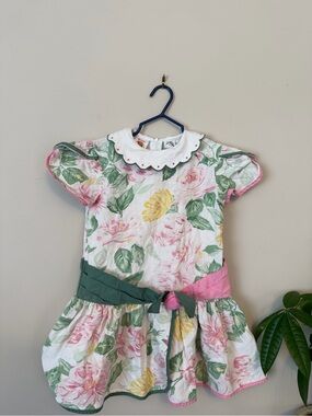 Vintage 1980’s Winnie the Pooh Floral Dress in White, Pink, Green. 100% cotton